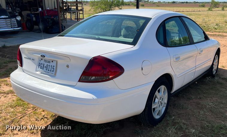 image for item DR1558 2006 Ford Taurus
