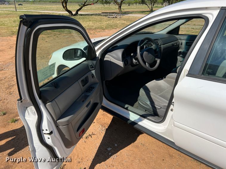 image for item DR1558 2006 Ford Taurus