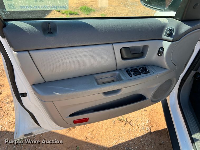 image for item DR1558 2006 Ford Taurus