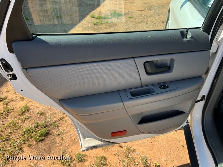image for item DR1558 2006 Ford Taurus