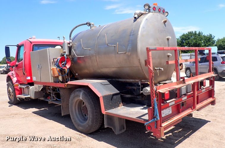 image for item DS7097 2004 Freightliner Business Class M2  vacuum truck