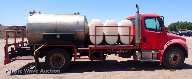 image for item DS7097 2004 Freightliner Business Class M2  vacuum truck