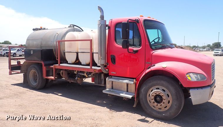 image for item DS7097 2004 Freightliner Business Class M2  vacuum truck