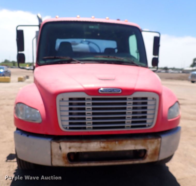 image for item DS7097 2004 Freightliner Business Class M2  vacuum truck