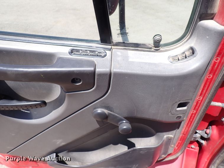 image for item DS7097 2004 Freightliner Business Class M2  vacuum truck