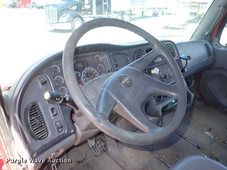 image for item DS7097 2004 Freightliner Business Class M2  vacuum truck