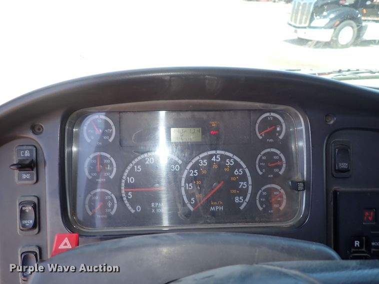 image for item DS7097 2004 Freightliner Business Class M2  vacuum truck