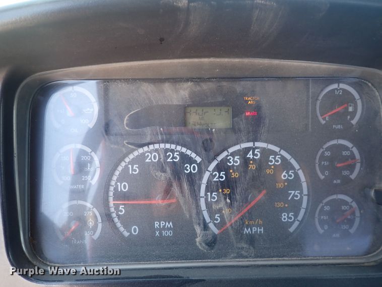 image for item DS7097 2004 Freightliner Business Class M2  vacuum truck