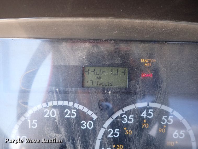 image for item DS7097 2004 Freightliner Business Class M2  vacuum truck