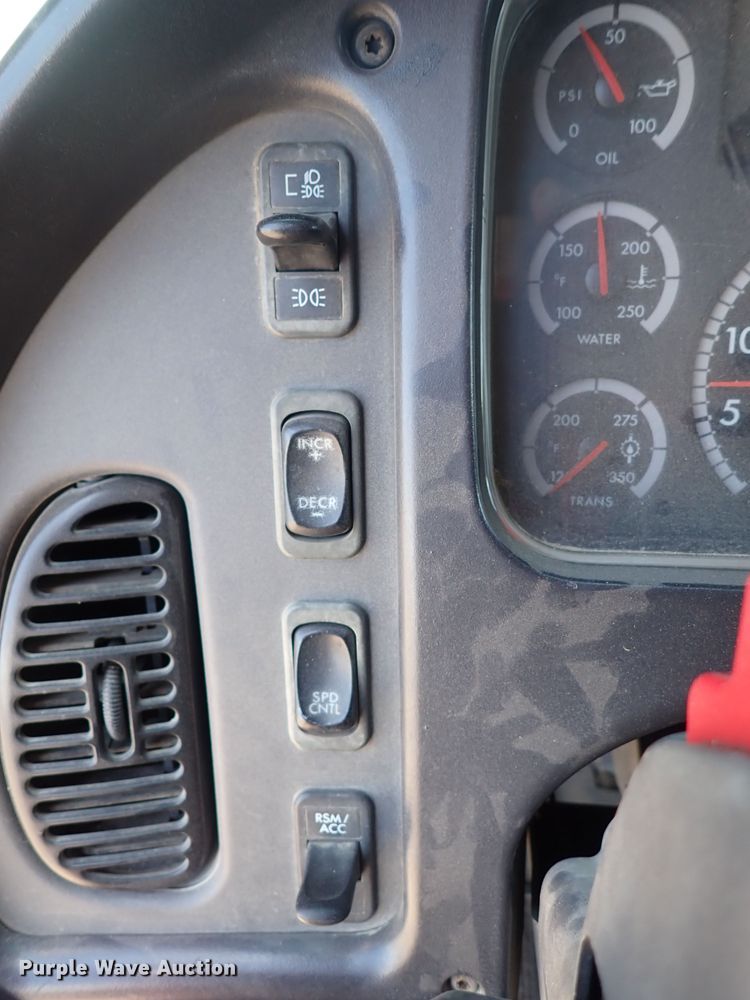 image for item DS7097 2004 Freightliner Business Class M2  vacuum truck