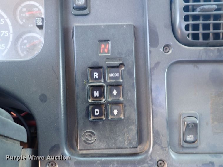 image for item DS7097 2004 Freightliner Business Class M2  vacuum truck