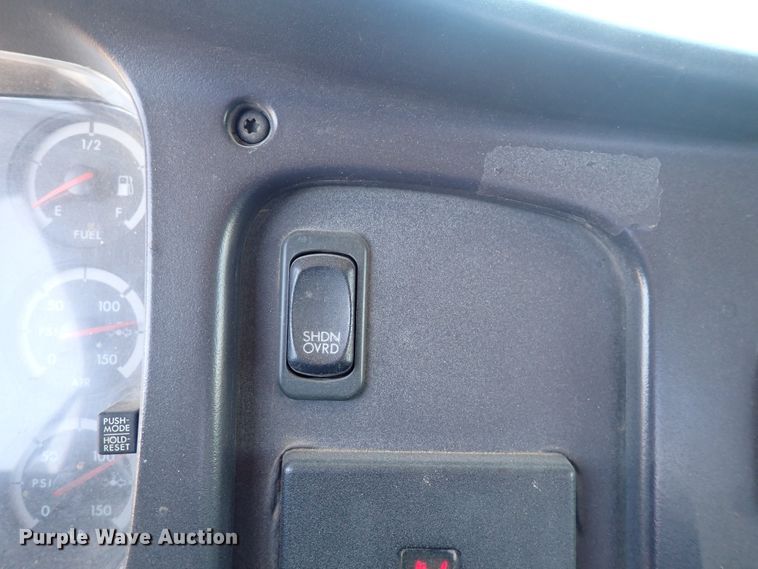 image for item DS7097 2004 Freightliner Business Class M2  vacuum truck