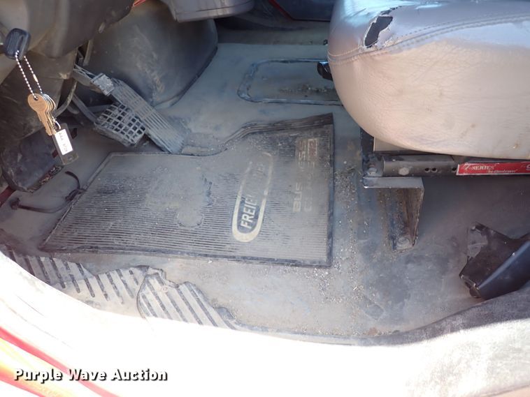 image for item DS7097 2004 Freightliner Business Class M2  vacuum truck