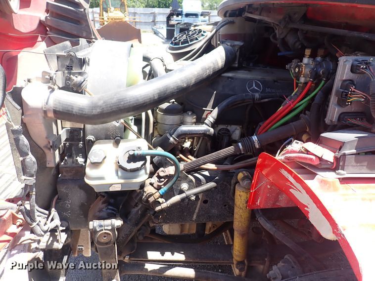 image for item DS7097 2004 Freightliner Business Class M2  vacuum truck