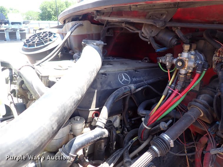 image for item DS7097 2004 Freightliner Business Class M2  vacuum truck