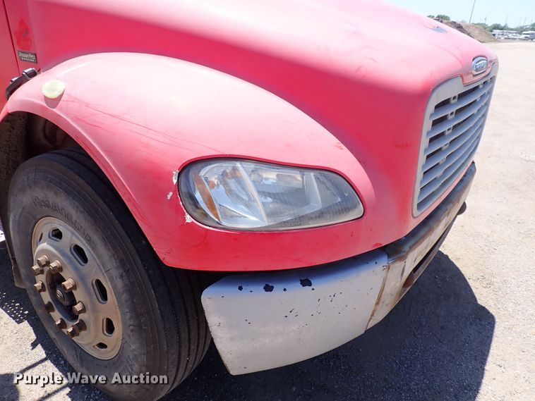 image for item DS7097 2004 Freightliner Business Class M2  vacuum truck