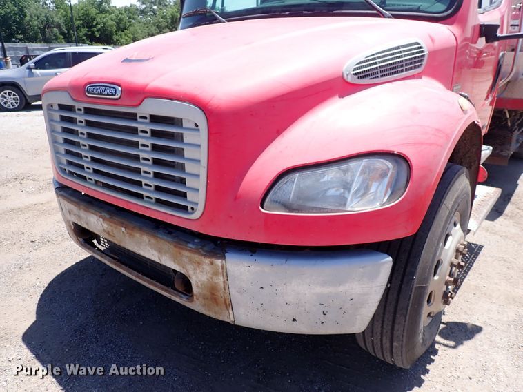 image for item DS7097 2004 Freightliner Business Class M2  vacuum truck