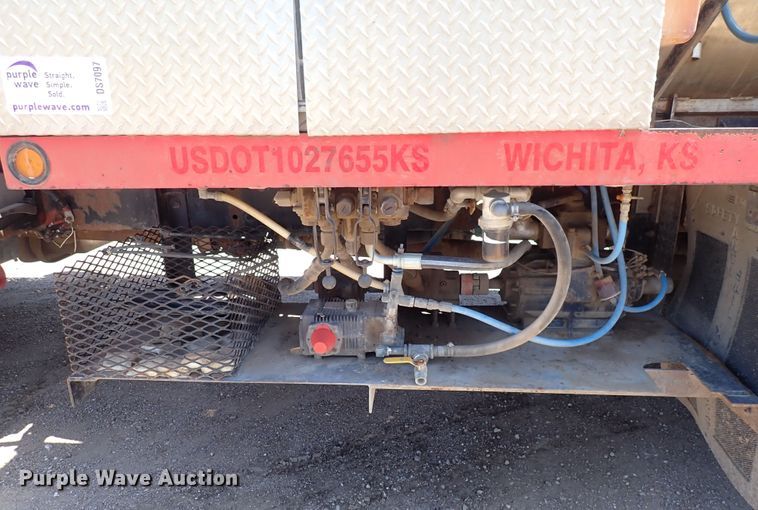 image for item DS7097 2004 Freightliner Business Class M2  vacuum truck