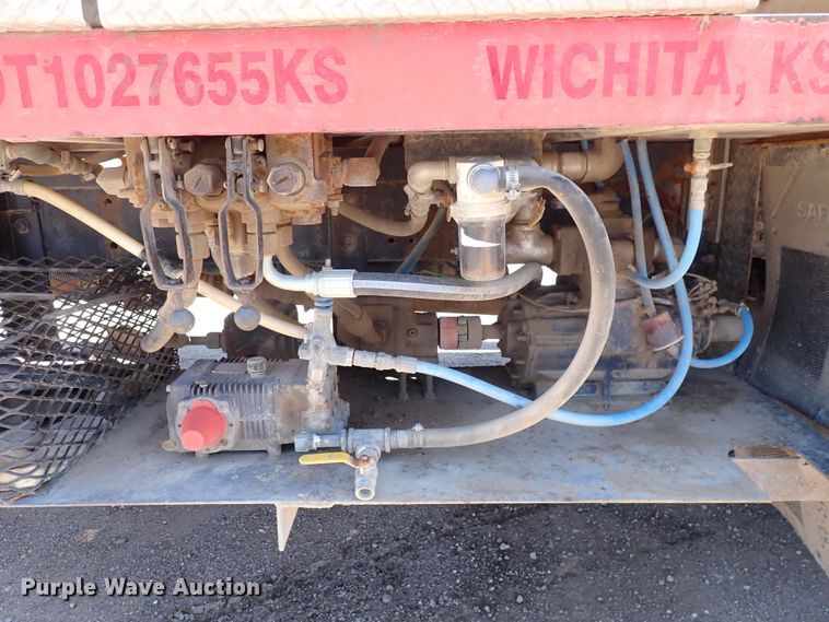 image for item DS7097 2004 Freightliner Business Class M2  vacuum truck