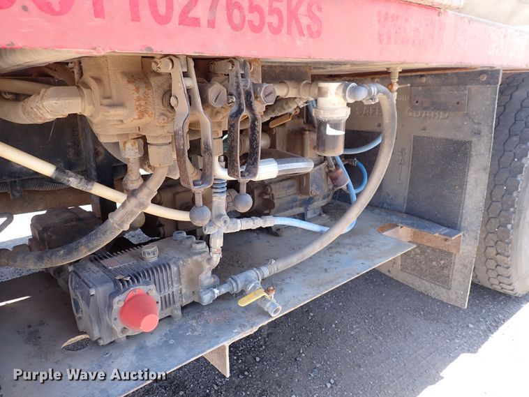 image for item DS7097 2004 Freightliner Business Class M2  vacuum truck