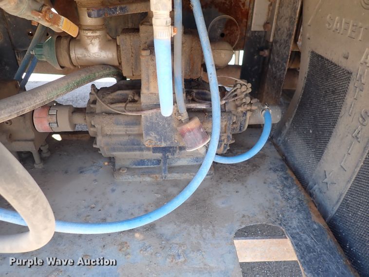 image for item DS7097 2004 Freightliner Business Class M2  vacuum truck