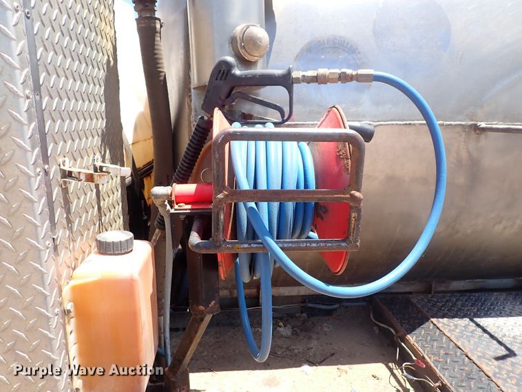 image for item DS7097 2004 Freightliner Business Class M2  vacuum truck