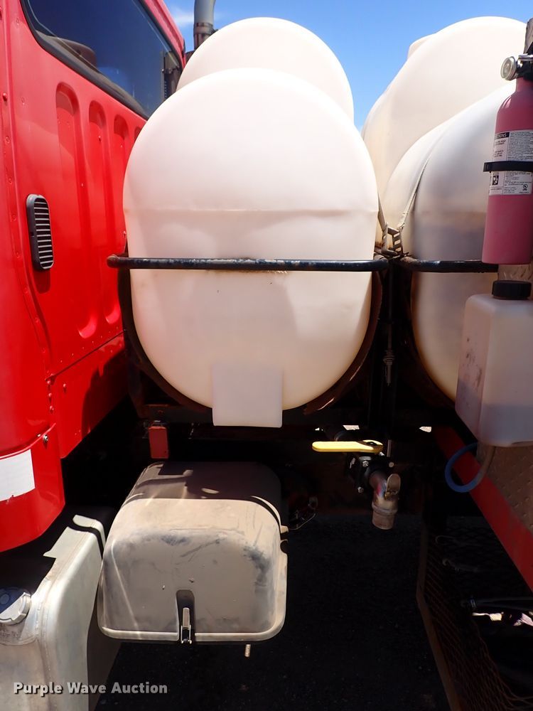 image for item DS7097 2004 Freightliner Business Class M2  vacuum truck