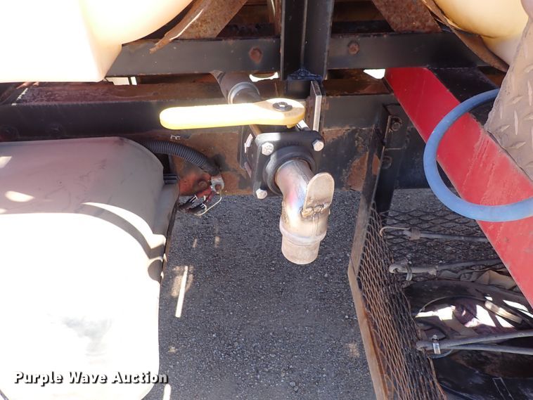 image for item DS7097 2004 Freightliner Business Class M2  vacuum truck