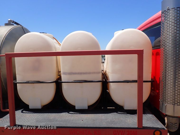 image for item DS7097 2004 Freightliner Business Class M2  vacuum truck