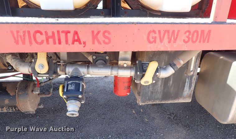 image for item DS7097 2004 Freightliner Business Class M2  vacuum truck