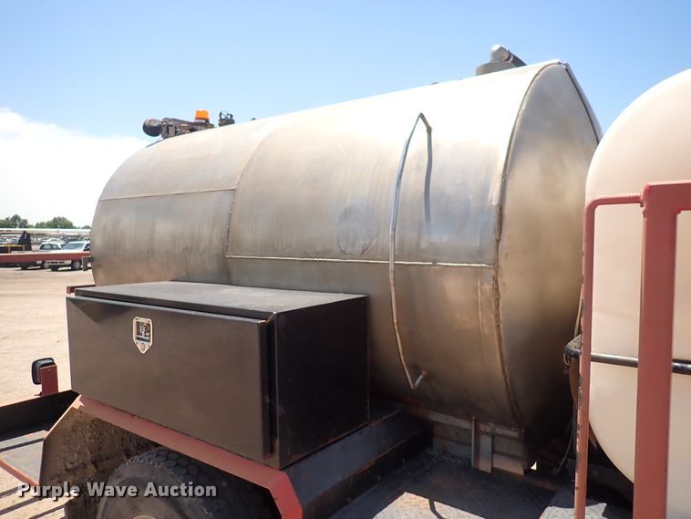 image for item DS7097 2004 Freightliner Business Class M2  vacuum truck