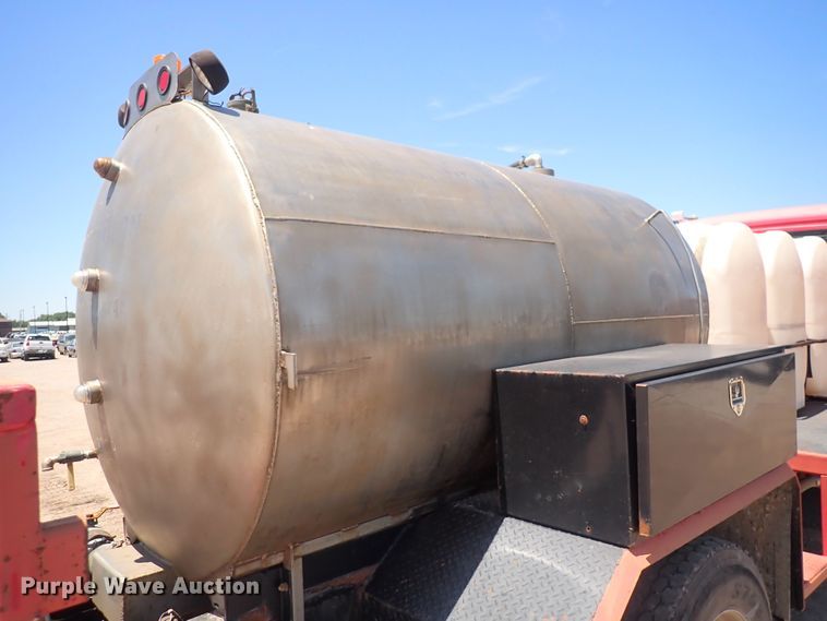 image for item DS7097 2004 Freightliner Business Class M2  vacuum truck