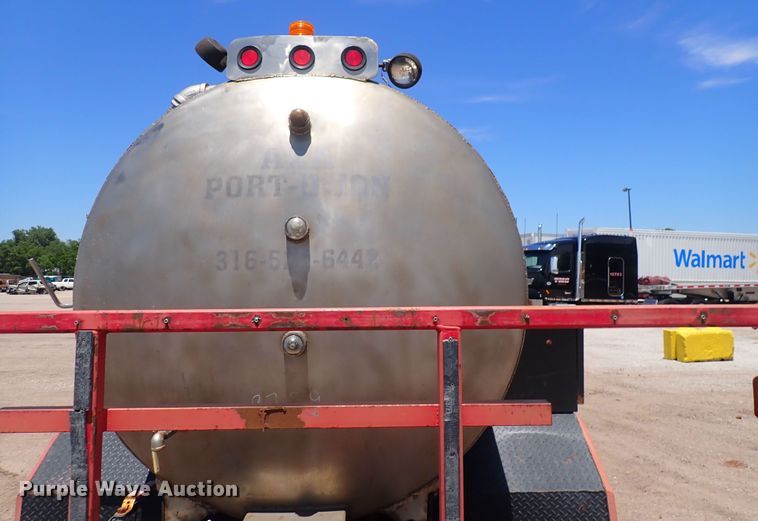 image for item DS7097 2004 Freightliner Business Class M2  vacuum truck