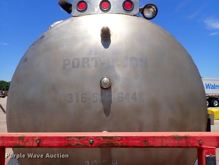 image for item DS7097 2004 Freightliner Business Class M2  vacuum truck