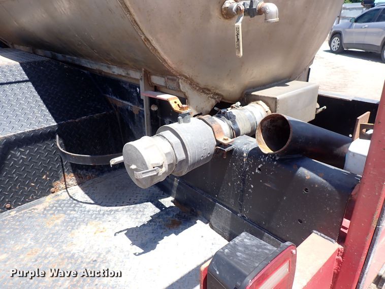 image for item DS7097 2004 Freightliner Business Class M2  vacuum truck