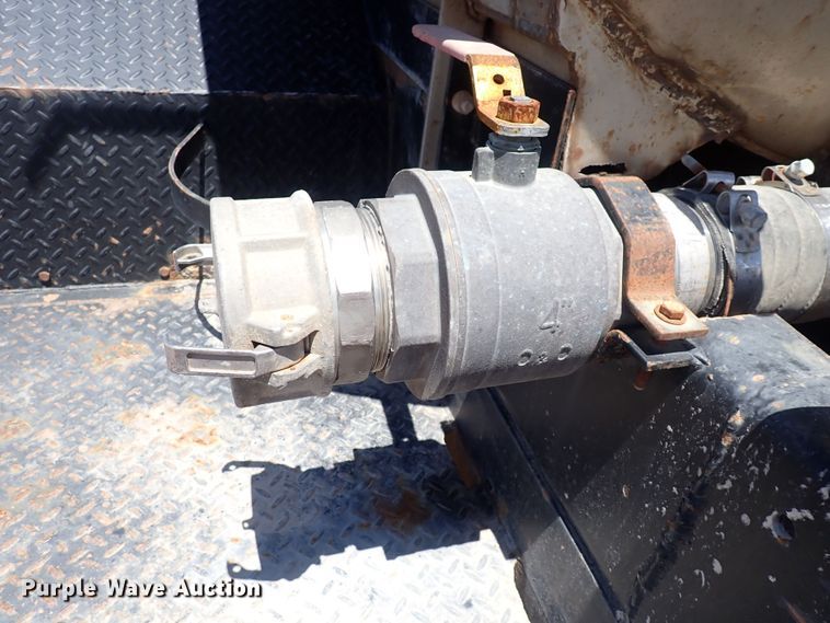 image for item DS7097 2004 Freightliner Business Class M2  vacuum truck