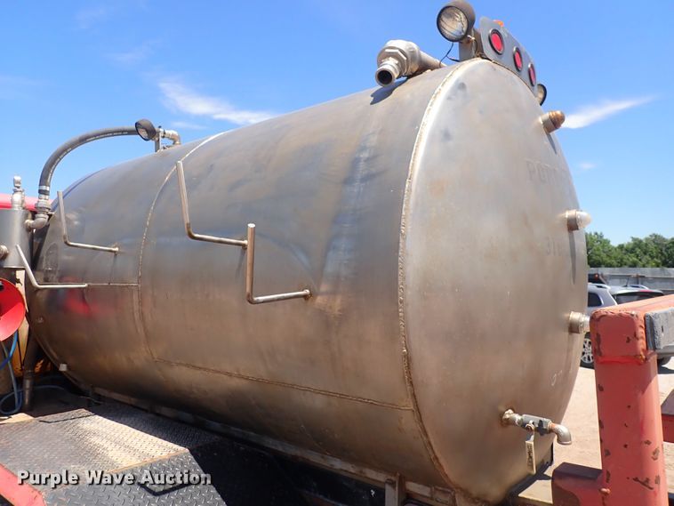 image for item DS7097 2004 Freightliner Business Class M2  vacuum truck