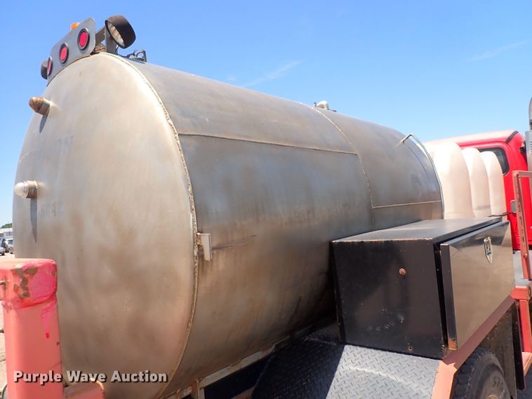 image for item DS7097 2004 Freightliner Business Class M2  vacuum truck