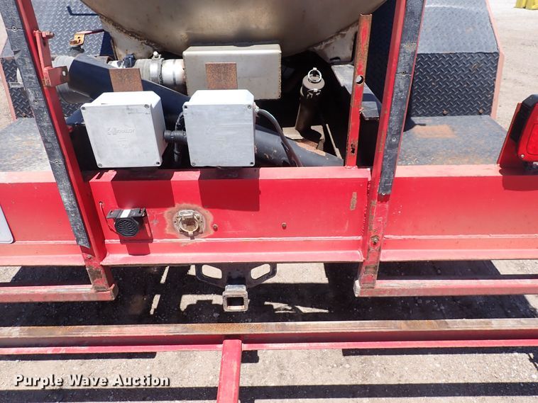 image for item DS7097 2004 Freightliner Business Class M2  vacuum truck