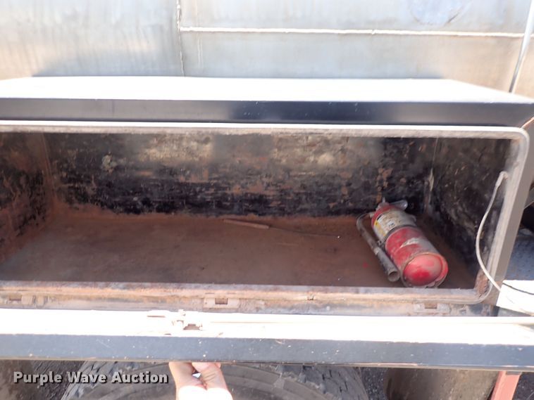 image for item DS7097 2004 Freightliner Business Class M2  vacuum truck