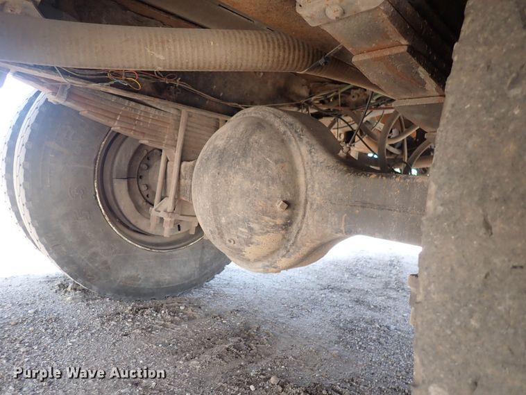 image for item DS7097 2004 Freightliner Business Class M2  vacuum truck