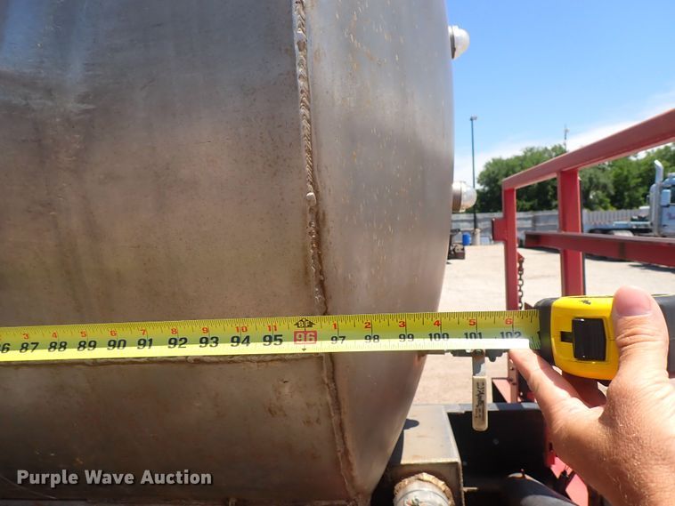 image for item DS7097 2004 Freightliner Business Class M2  vacuum truck