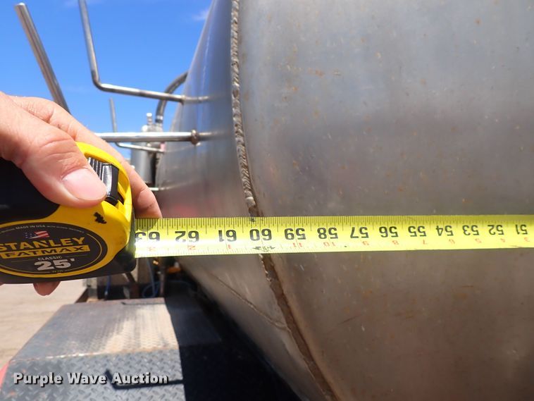 image for item DS7097 2004 Freightliner Business Class M2  vacuum truck