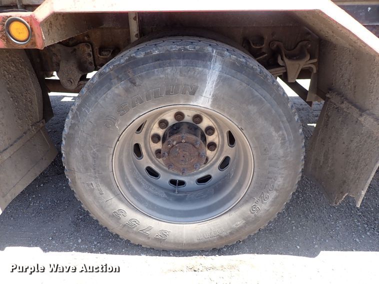 image for item DS7097 2004 Freightliner Business Class M2  vacuum truck