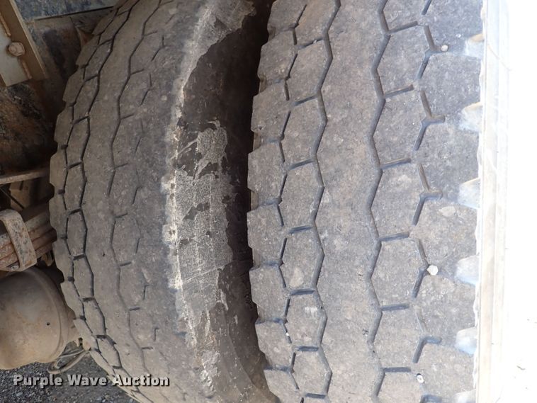 image for item DS7097 2004 Freightliner Business Class M2  vacuum truck