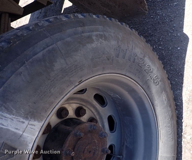 image for item DS7097 2004 Freightliner Business Class M2  vacuum truck