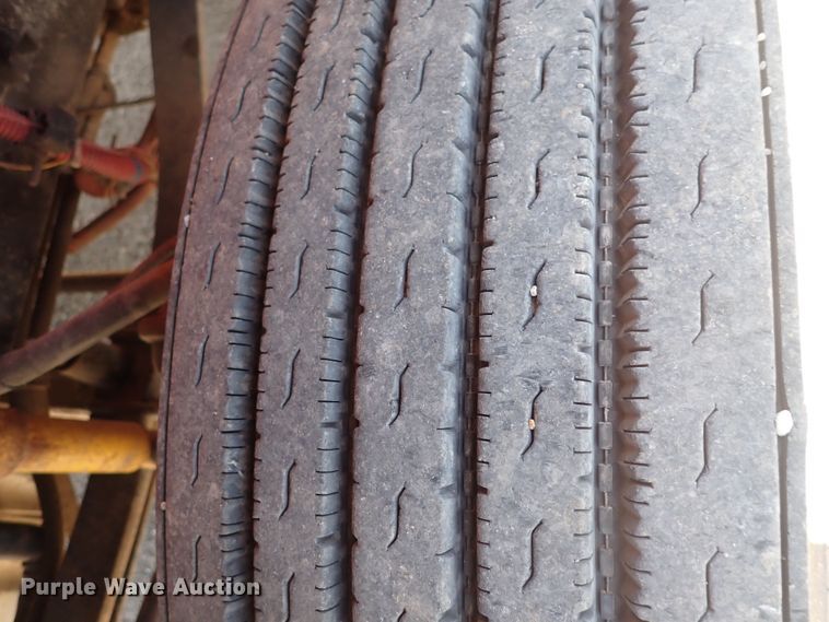 image for item DS7097 2004 Freightliner Business Class M2  vacuum truck