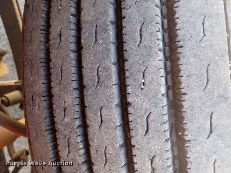 image for item DS7097 2004 Freightliner Business Class M2  vacuum truck