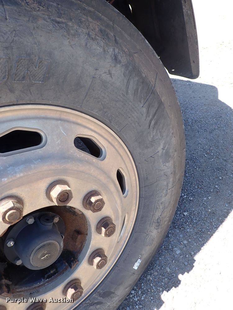 image for item DS7097 2004 Freightliner Business Class M2  vacuum truck