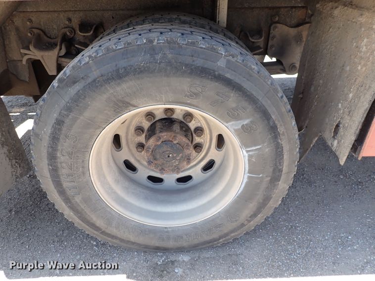 image for item DS7097 2004 Freightliner Business Class M2  vacuum truck